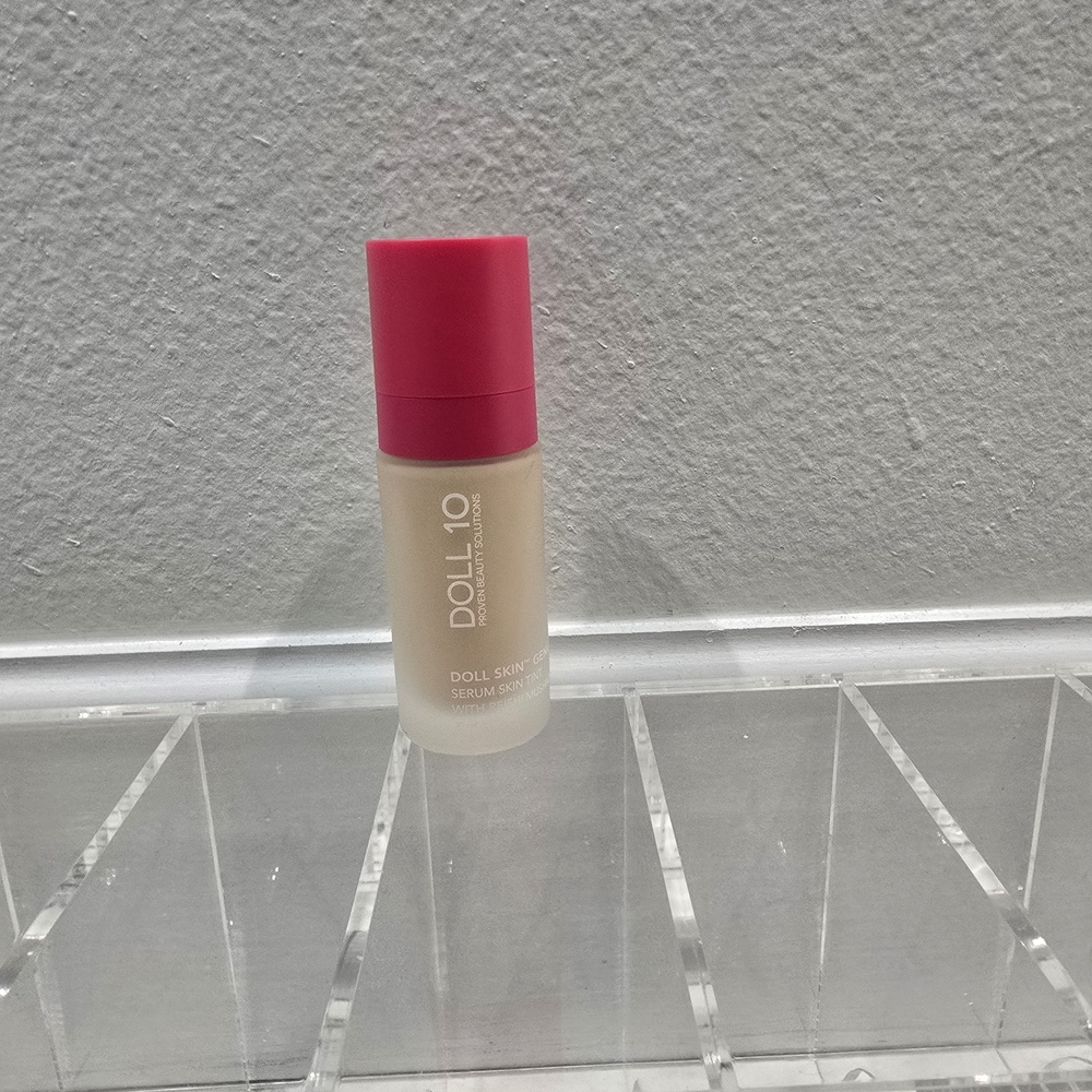 Doll 10 Doll Skin Genius Serum Skin Tint with Reishi Mushroom, color light.